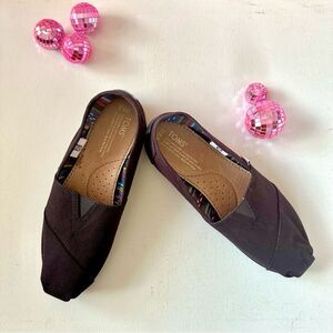 Toms Black Flats with Signature Canvas and Elastic V Inserts Sz 8.5W